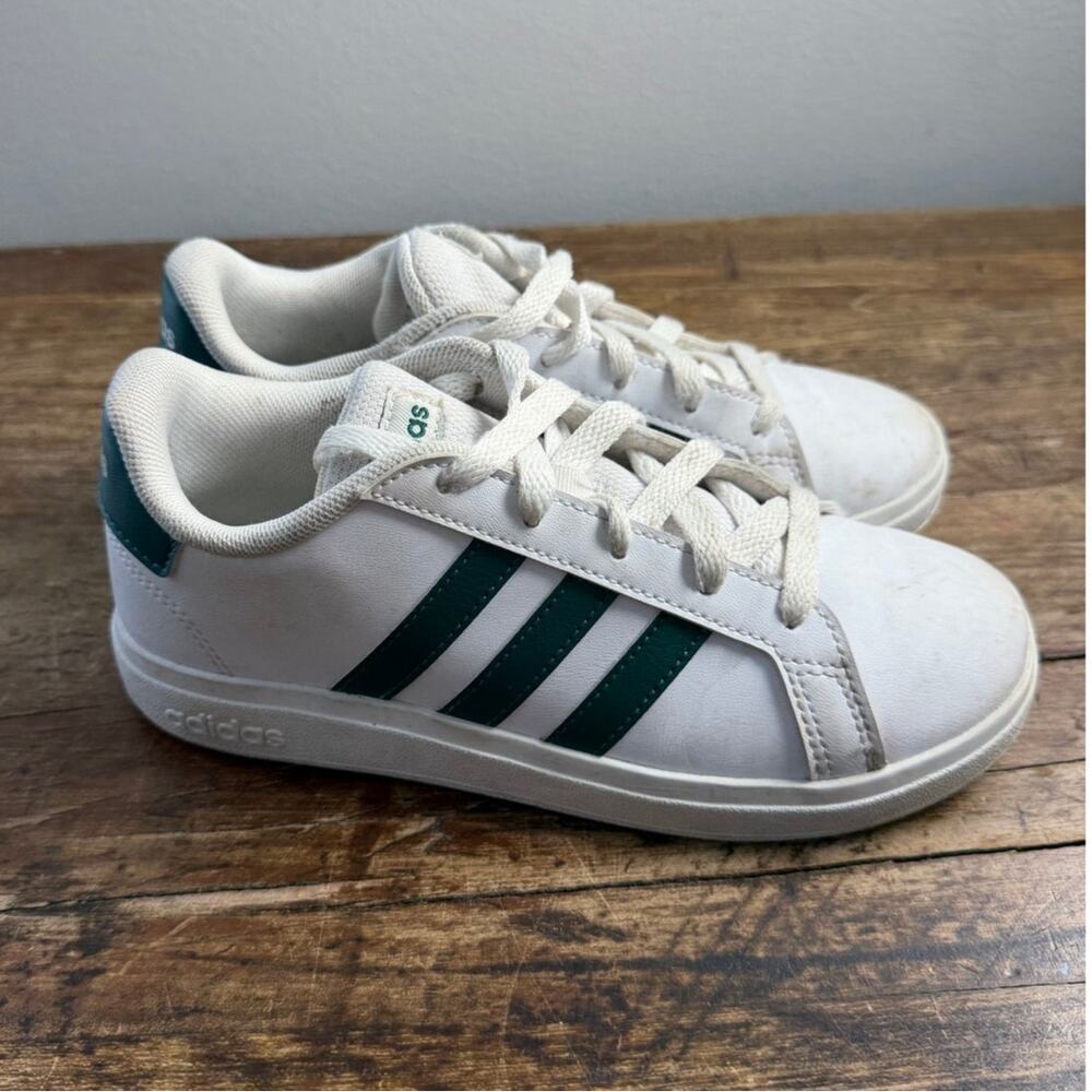 Adidas Grand Court Kids White and Green shoes size 1.5